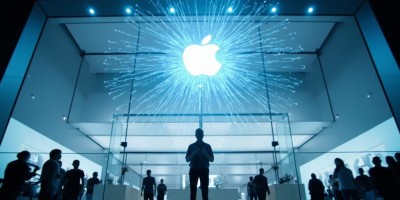 苹果新 CEO 第一把火：AI 硬件、大牛争夺战，还有一个十年之约